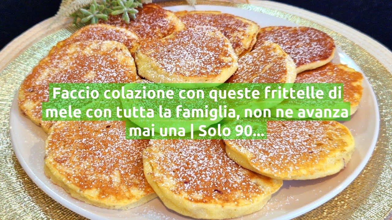 Faccio colazione con queste frittelle di mele con tutta la famiglia, non ne avanza mai una | Solo 90 Kcal!