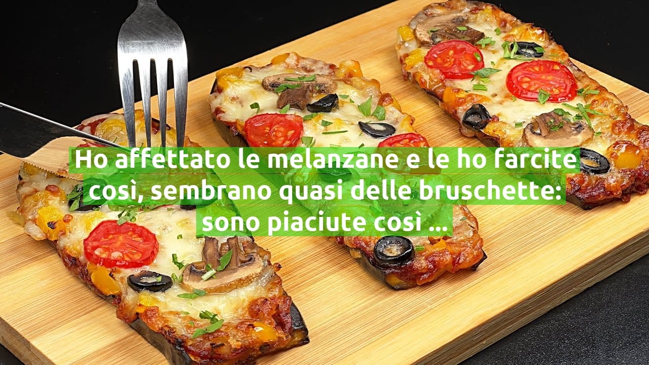 Ho affettato le melanzane e le ho farcite così, sembrano quasi delle bruschette: sono piaciute così tanto che le preparo anche stasera!