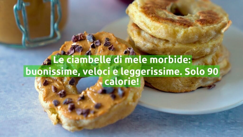 Le ciambelle di mele morbide: buonissime, veloci e leggerissime. Solo 90 calorie!