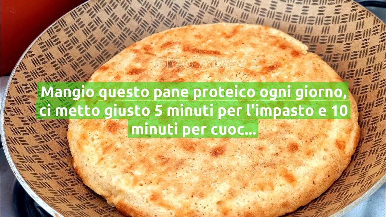 Mangio questo pane proteico ogni giorno, ci metto giusto 5 minuti per l'impasto e 10 minuti per cuocerlo | Solo 160 Kcal!