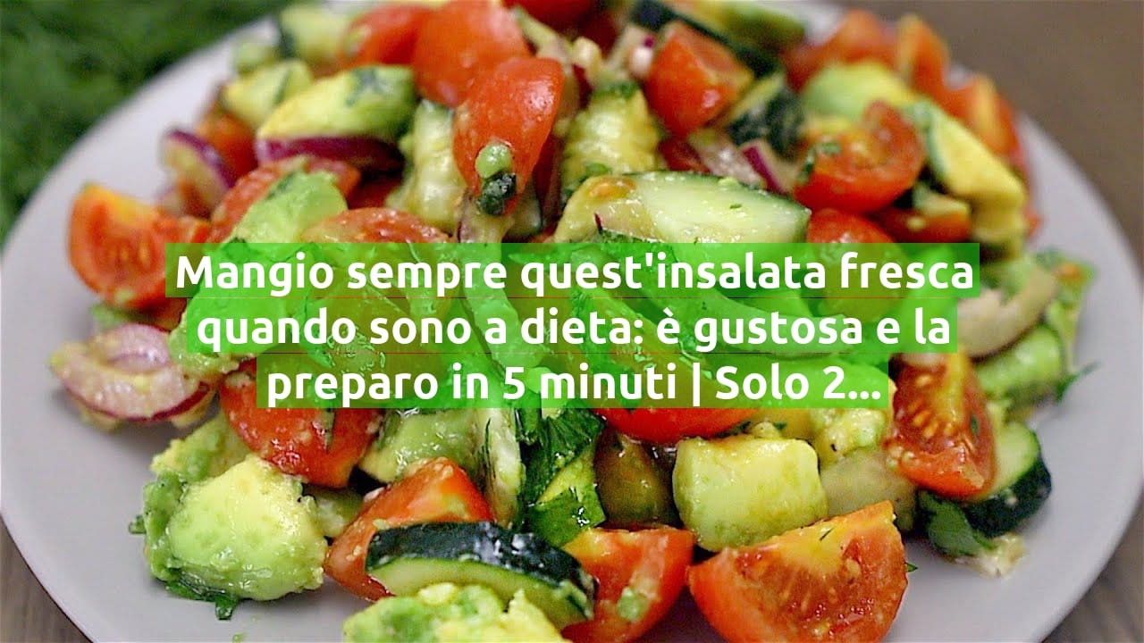 Mangio sempre quest'insalata fresca quando sono a dieta: è gustosa e la preparo in 5 minuti | Solo 260 Kcal!