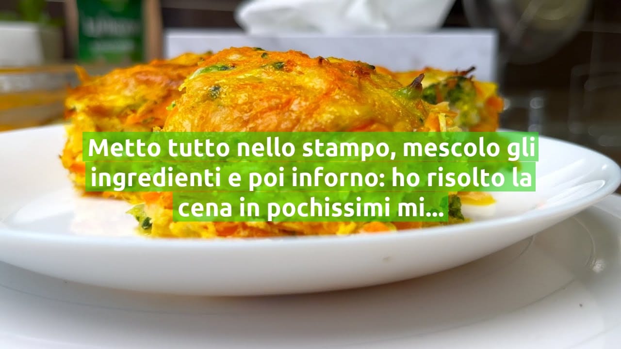 Metto tutto nello stampo, mescolo gli ingredienti e poi inforno: ho risolto la cena in pochissimi minuti | Solo 270 Kcal!