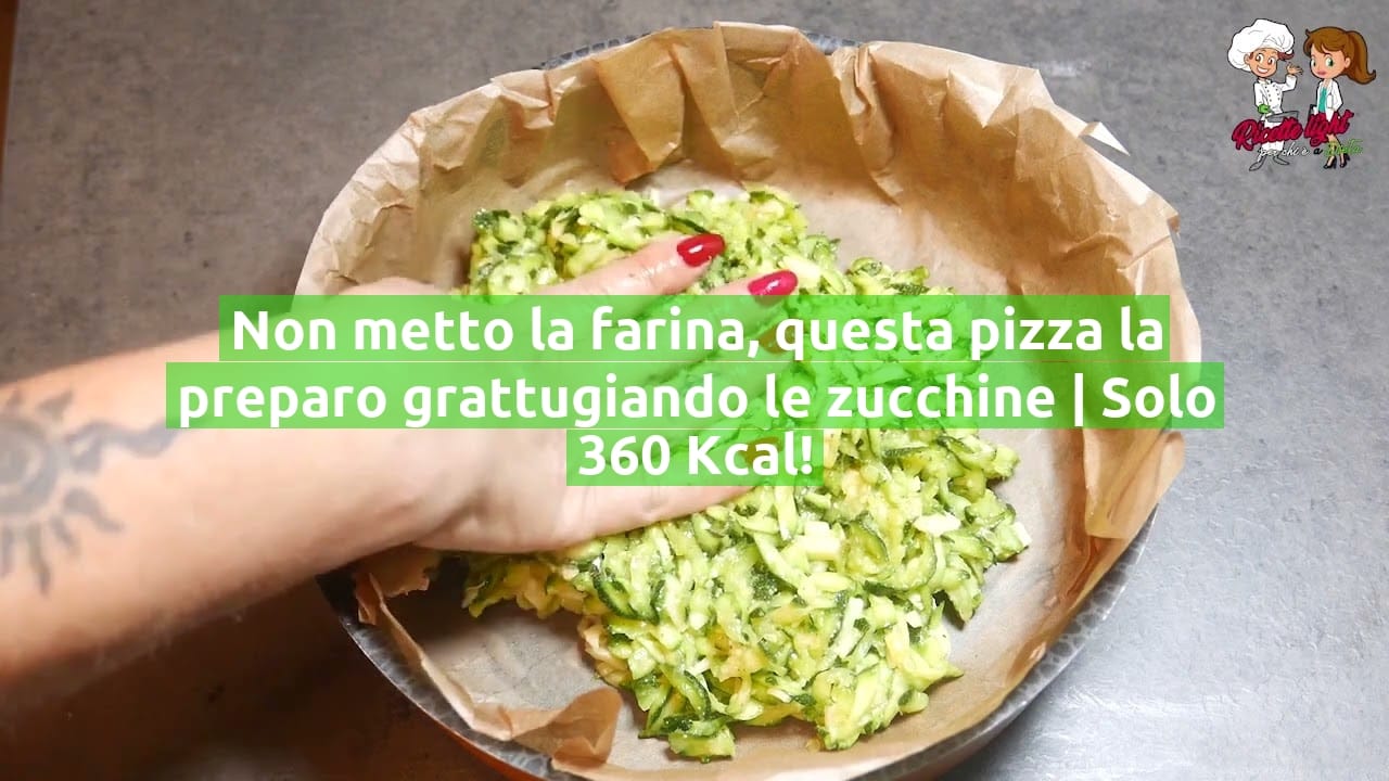 Non metto la farina, questa pizza la preparo grattugiando le zucchine | Solo 360 Kcal!