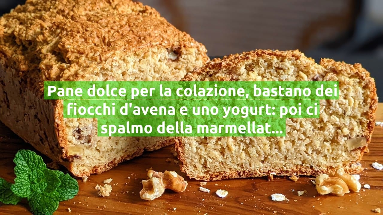 Pane dolce per la colazione, bastano dei fiocchi d'avena e uno yogurt: poi ci spalmo della marmellata!