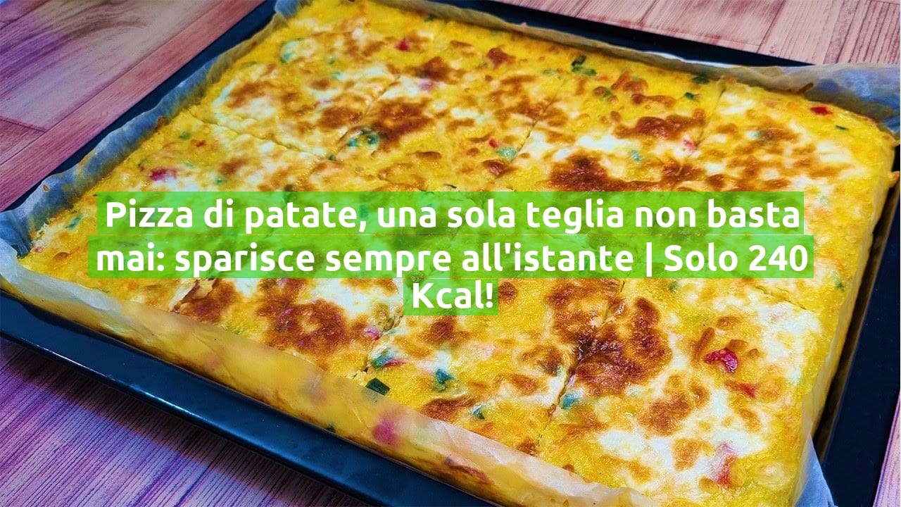 Pizza di patate, una sola teglia non basta mai: sparisce sempre all'istante | Solo 240 Kcal!