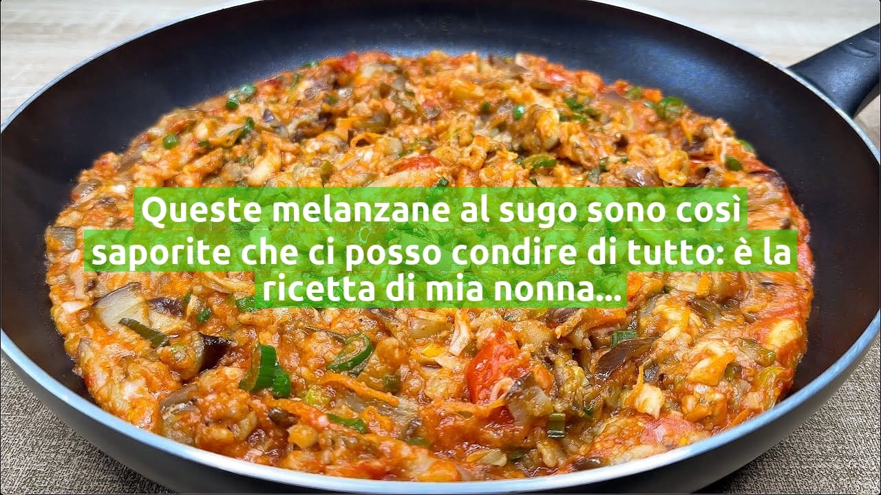 Queste melanzane al sugo sono così saporite che ci posso condire di tutto: è la ricetta di mia nonna!