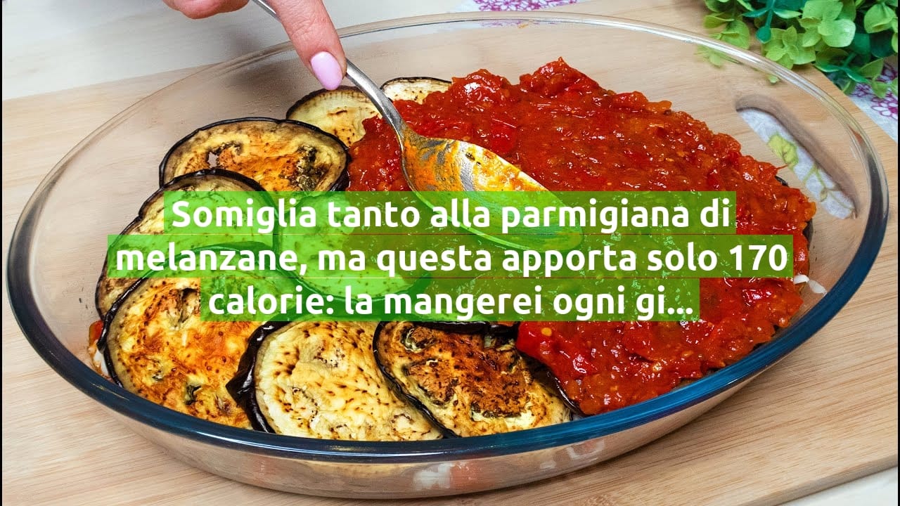 Somiglia tanto alla parmigiana di melanzane, ma questa apporta solo 170 calorie: la mangerei ogni giorno!
