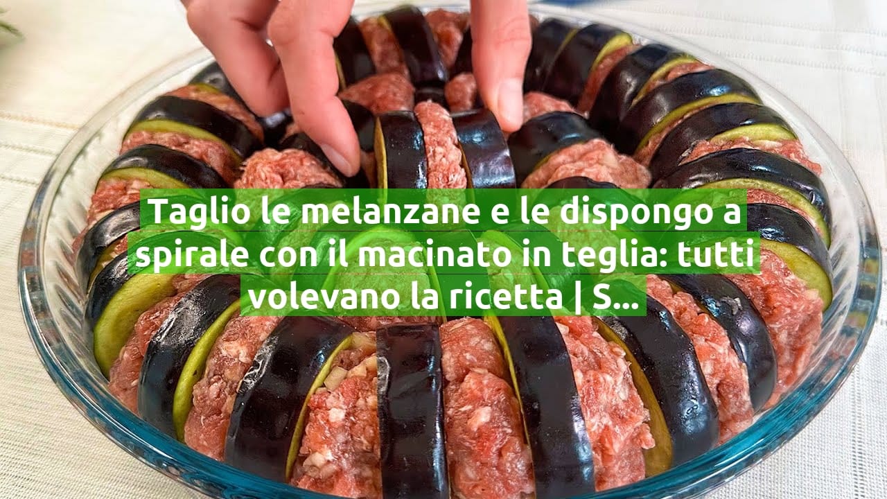 Taglio le melanzane e le dispongo a spirale con il macinato in teglia: tutti volevano la ricetta | Solo 240 Kcal!