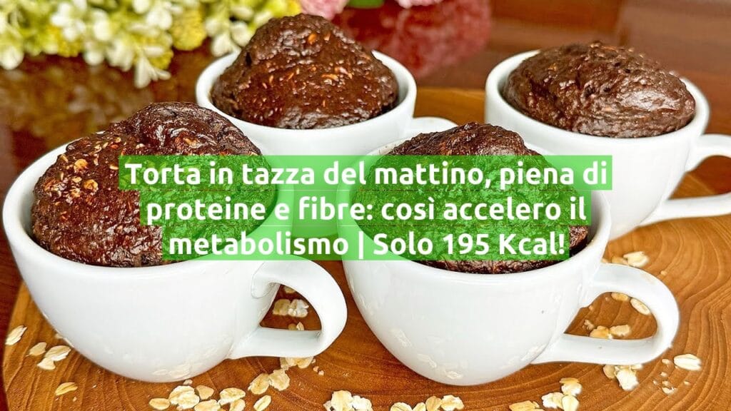 Torta in tazza del mattino, piena di proteine e fibre: così accelero il metabolismo | Solo 195 Kcal!