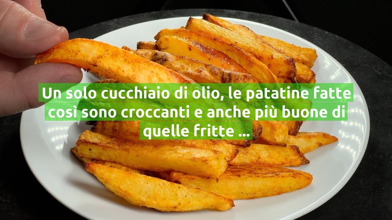 Un solo cucchiaio di olio, le patatine fatte così sono croccanti e anche più buone di quelle fritte | Solo 170 Kcal!
