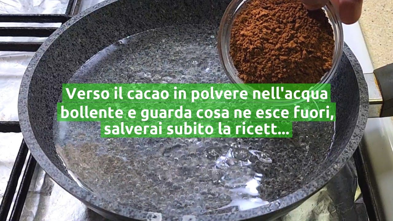 Verso il cacao in polvere nell'acqua bollente e guarda cosa ne esce fuori, salverai subito la ricetta!