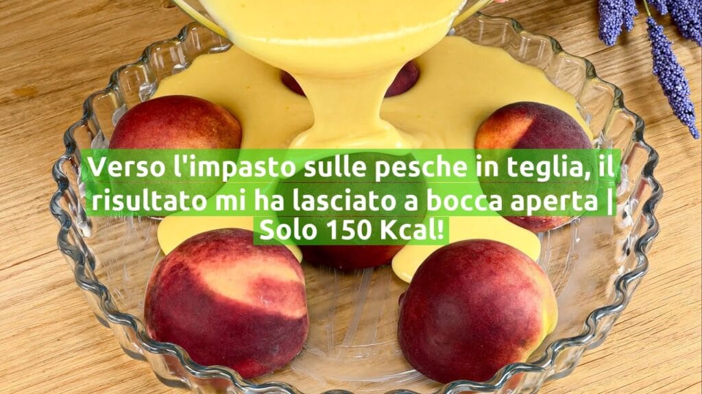 Verso l’impasto sulle pesche in teglia, il risultato mi ha lasciato a bocca aperta | Solo 150 Kcal!