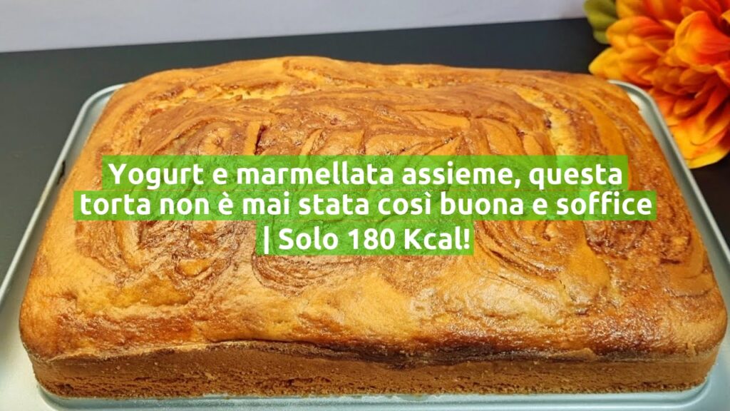 Yogurt e marmellata assieme, questa torta non è mai stata così buona e soffice | Solo 180 Kcal!