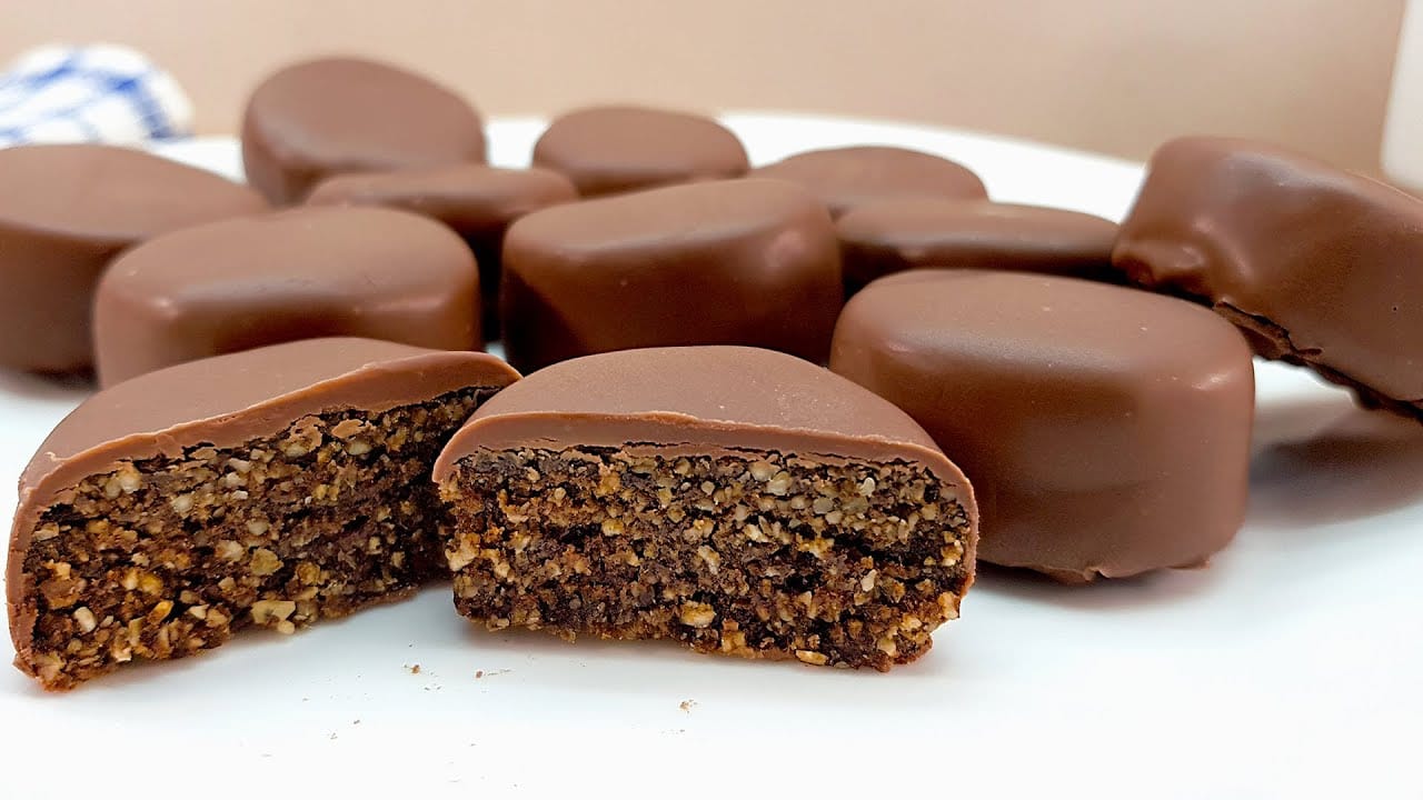 Biscotti di avena, noci e cioccolato