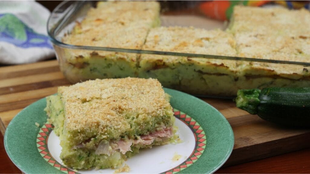 Avevo più di un chilo di patate e stavolta ci ho messo pure le zucchine, è venuto un capolavoro questo gateau: i miei figli me lo hanno chiesto anche per stasera!