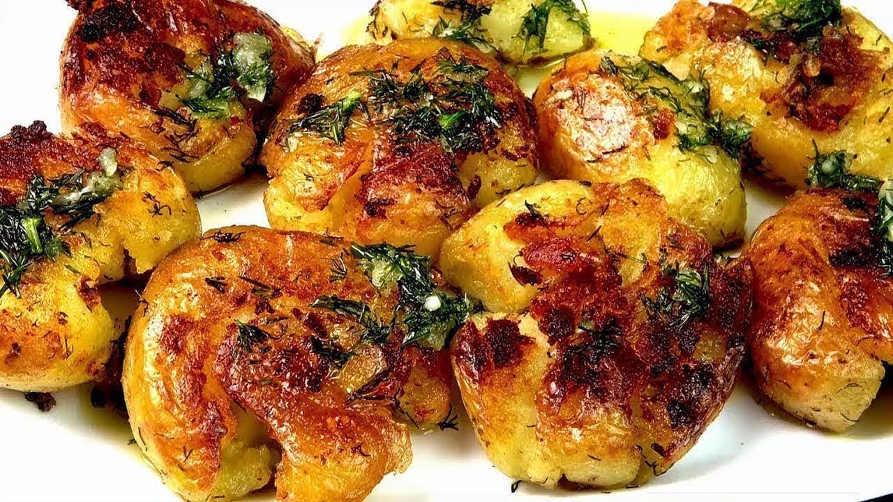 Patate schiacciate in padella