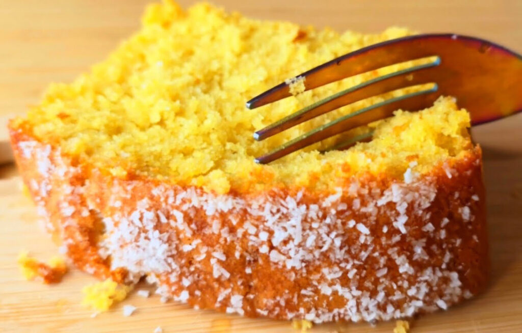 Questa torta all’arancia è morbidissima e golosa grazie a questo semplicissimo ingrediente, chi si immaginava tutto questo successo per colazione!
