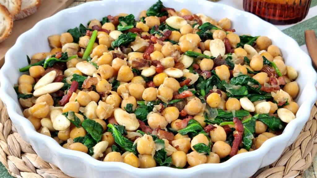 A questa insalata di ceci non ci rinuncio, è il piatto perfetto, sano e bilanciato per la mia giornata | Solo 330 Kcal!