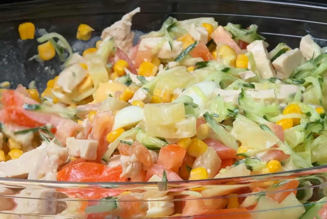 Insalata di pollo e uova di quaglia