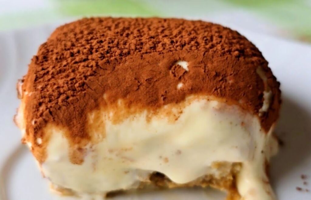 Mi è venuta una voglia matta di tiramisù, ma sono a dieta ferrea, così ho risolto con questo dolce di appena 160 calorie!
