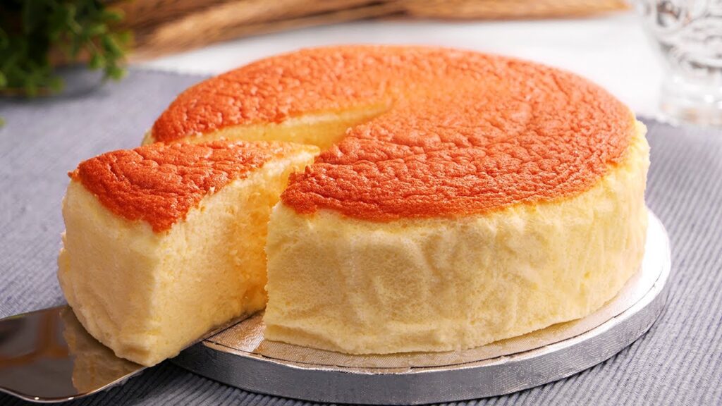 Questa torta allo yogurt è l’unica che posso permettermi a dieta, ma sono contenta perché mi piace tantissimo | Solo 120 Kcal!