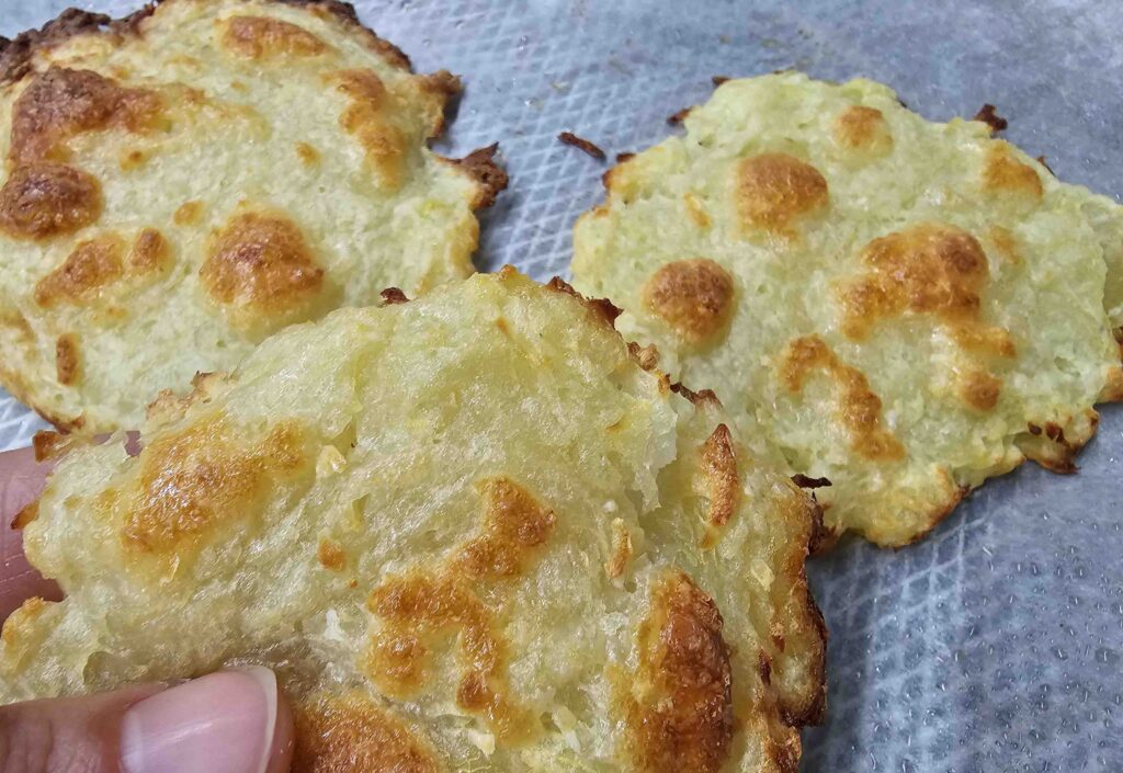Con 2 patate vecchie ho fatto delle frittelle dorate e croccanti, che sembrano quasi fritte | Solo 70 Kcal!