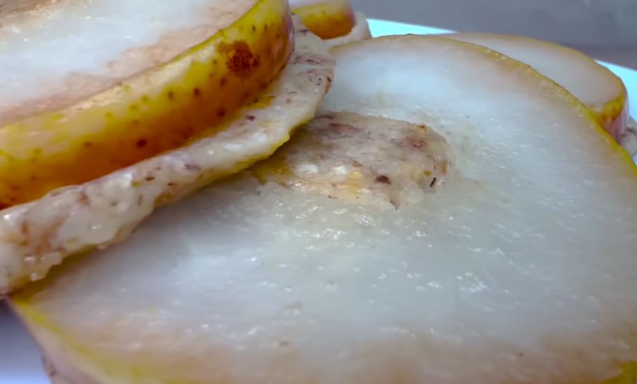 Stamattina colazione leggera e veloce con le frittelle di pere e avena: buone, sane e zero sensi di colpa!