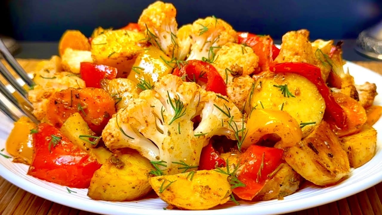 Cavolfiore, patate e peperoni al forno