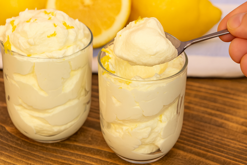 Dessert al limone fresco, cremoso e leggero: in estate mi rinfresca e mi toglie la voglia di dolce. Solo 190 Kcal!