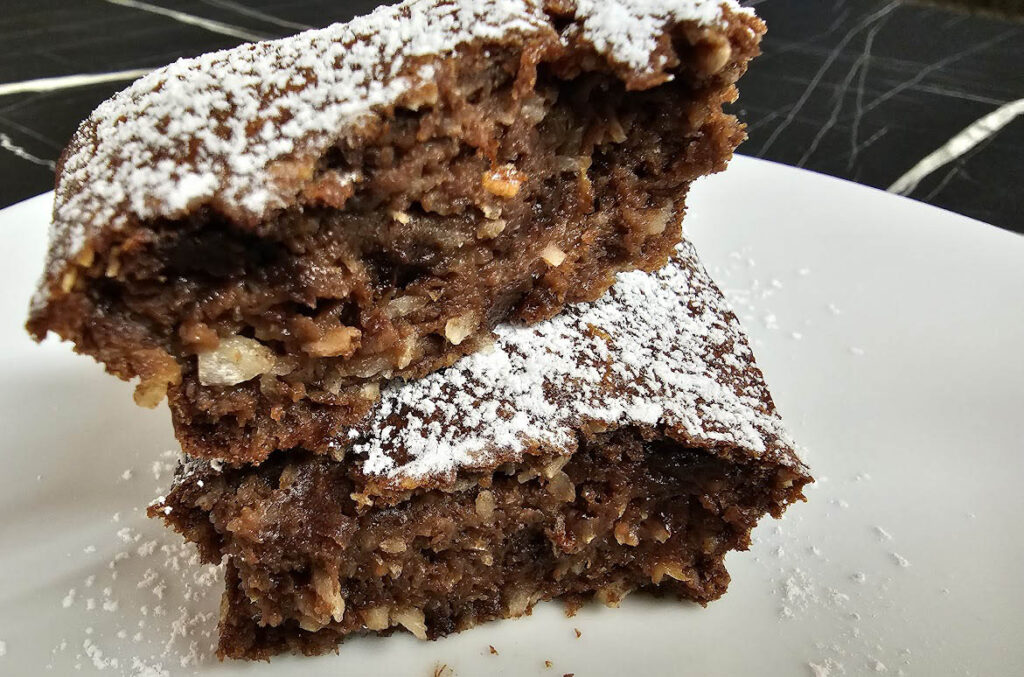 La mia merenda è diversa: 200 Kcal, tutta bontà e salute in un mini plumcake al cocco, banana e cacao!