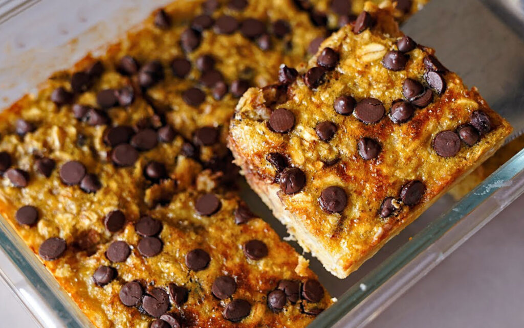Cercavo un dolce leggero e proteico per la colazione: in 15 minuti sforno questa torta di 115 calorie e la porto in tavola!