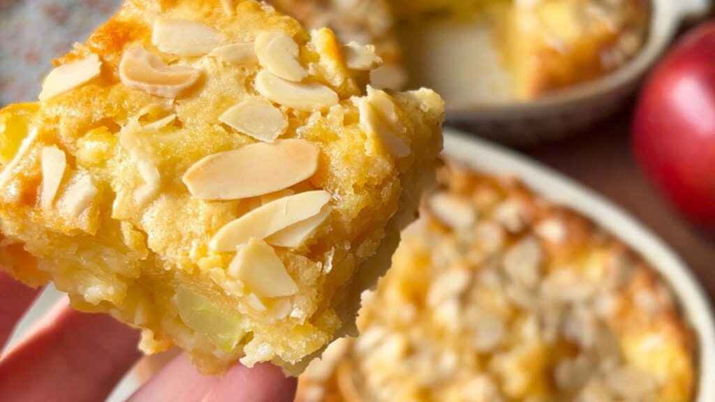 Torta di mele sofficissima a dieta, ha solo 140 calorie e la mangio senza problemi anche io per colazione!