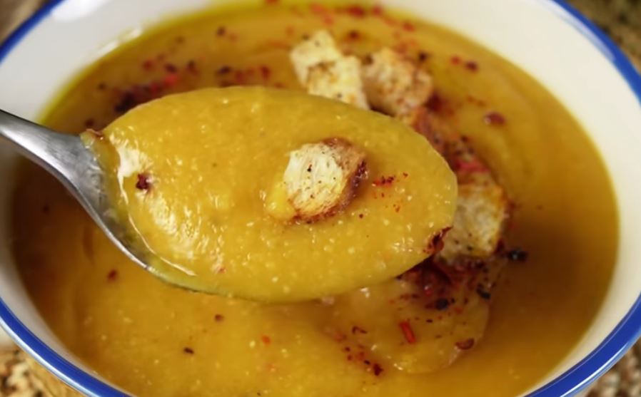 Zuppa di lenticchie cremosa salva-glicemia e colesterolo, ricca di proteine vegetali, fibre e detox: la faccio almeno una volta a settimana!