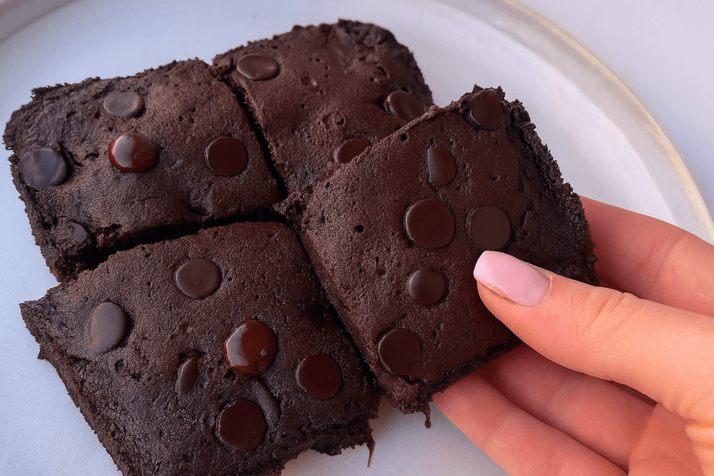Brownie fit zero farina (140 Kcal): il dolce super salutare per tenere giù la glicemia e fermare la fame nervosa