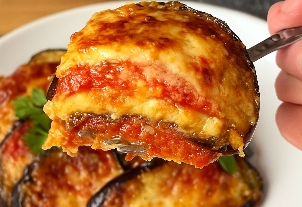 Melanzane mediterranee al forno: ai miei pazienti le faccio mangiare così per dimagrire, leggere ma saporite. Solo 230 Kcal!
