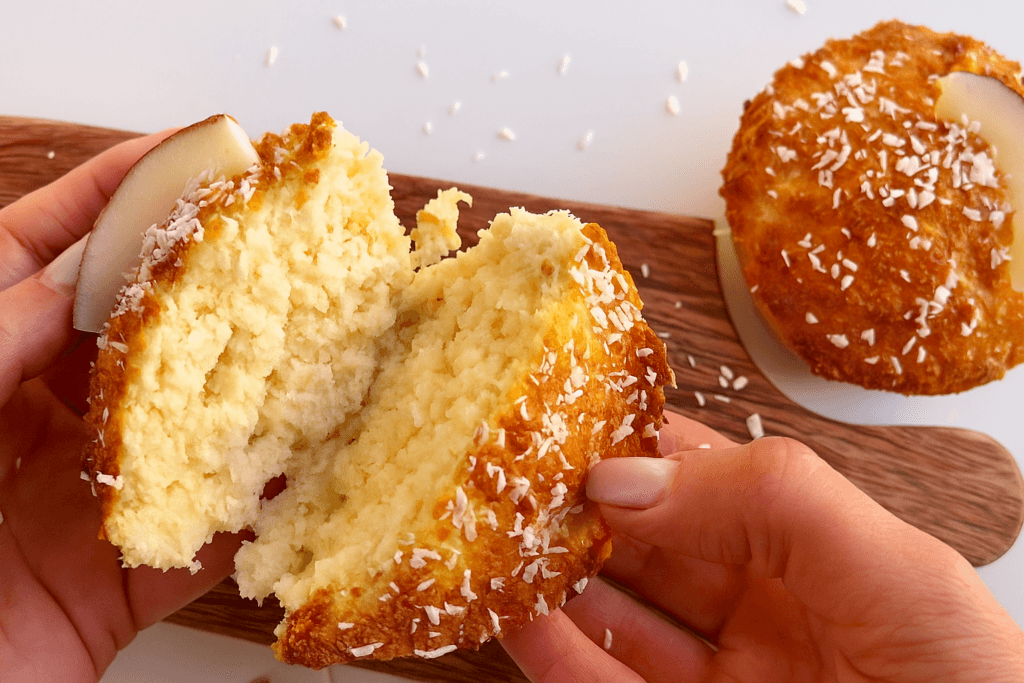 Solo 3 ingredienti e niente zucchero: questi muffin al cocco e yogurt  mi hanno cambiato la colazione. Solo 210 Kcal!