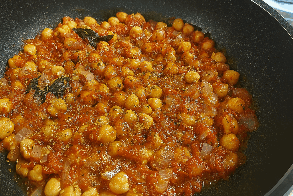 Non so resistere a questo sughetto: i ceci alla marinara sono la mia cena veloce e saziante di quest’ultima settimana con solo 280 Kcal!