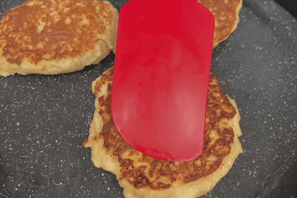 Dei pancakes così te li sogni, proteici e super sani: sono la mia arma segreta contro la stanchezza mattutina!