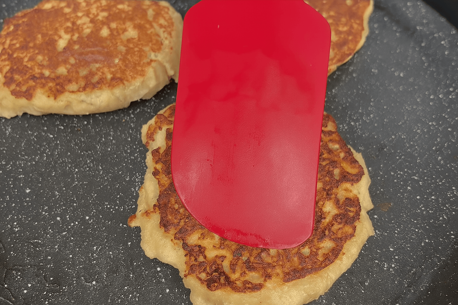 Pancake di avena, banana e mela