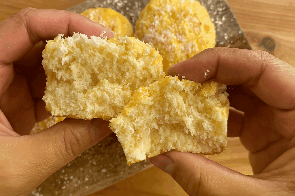 Con 3 ingredienti veri, senza farina né lievito: 5 minuti di lavoro e voilà, dolce al cocco proteico pronto!