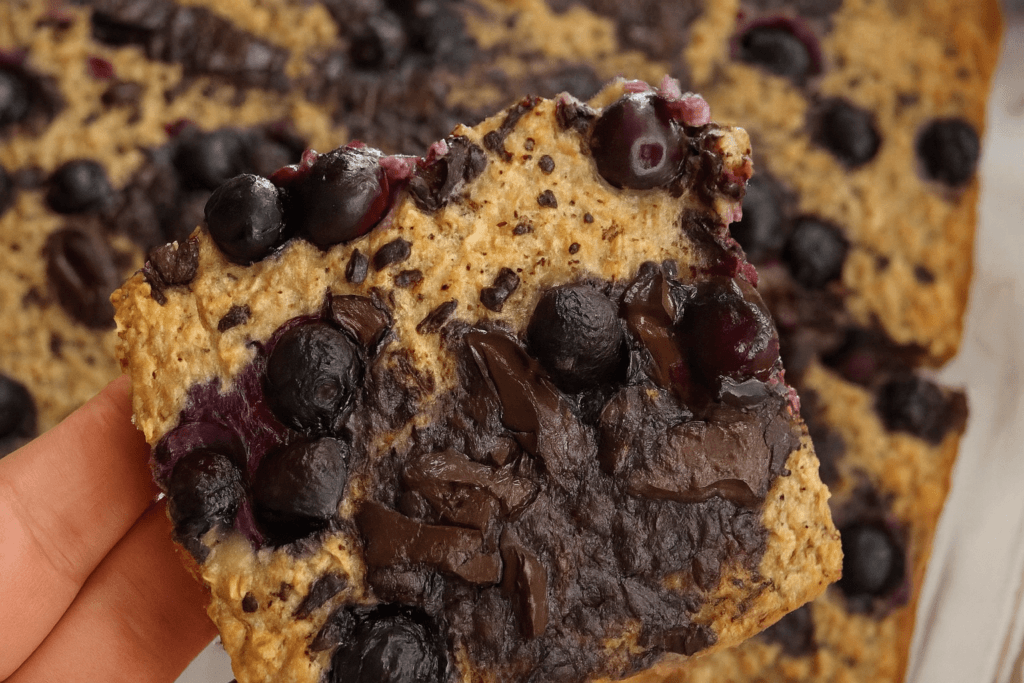 La chiamo “la torta della fame”: dopo una fetta non ho più voglia di snack per ore (e si fa in 10 minuti) e ha solo 170 Kcal!