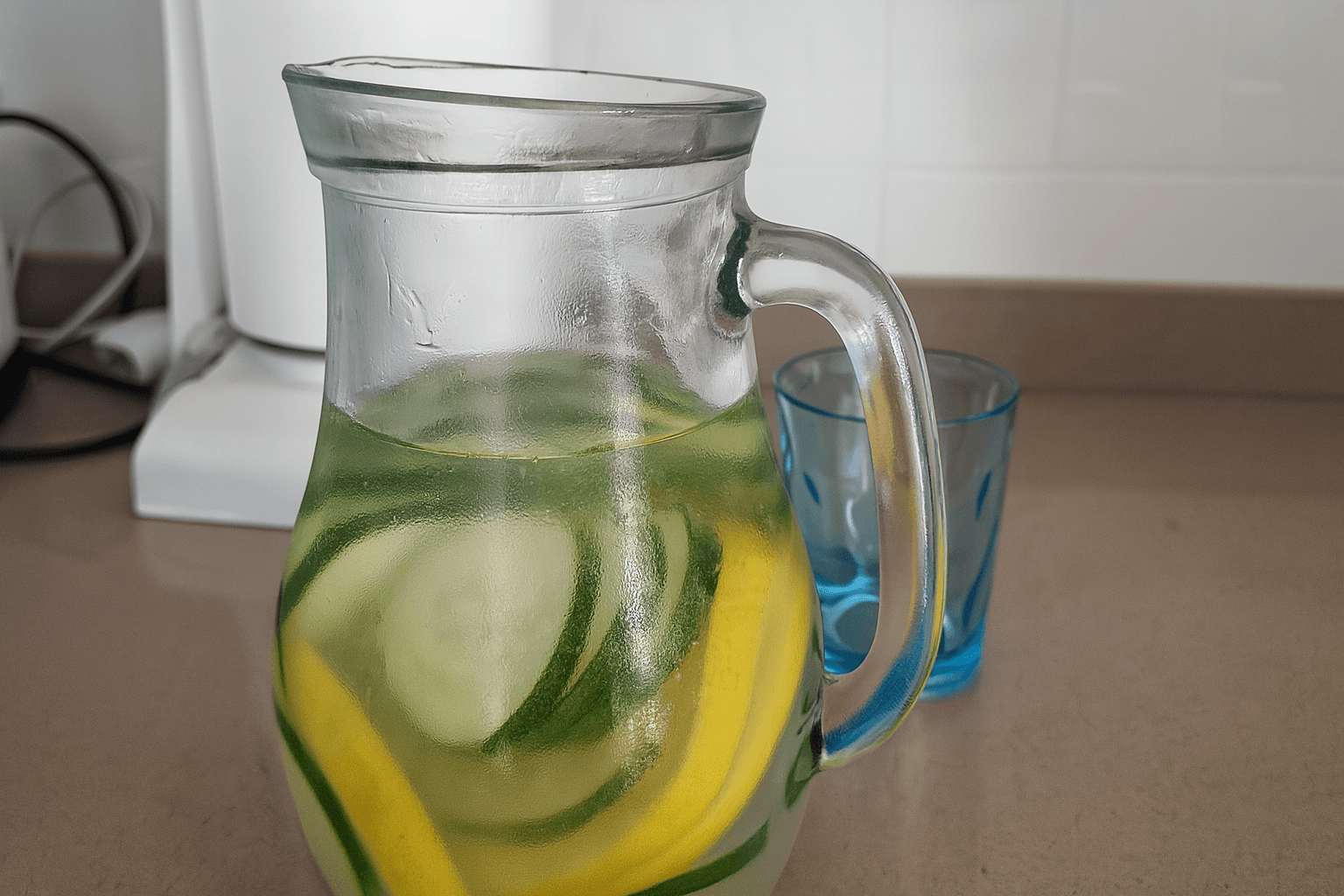 Acqua con limone, cetriolo e menta