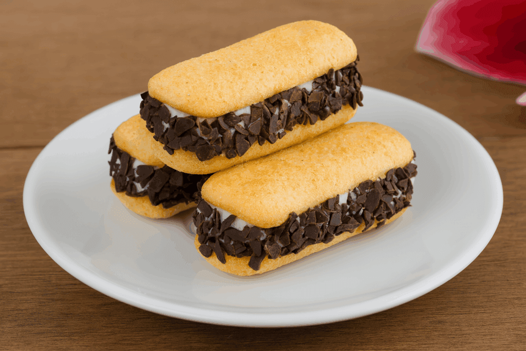 Un biscotto sopra, un biscotto sotto, e in mezzo la crema che ti salva la dieta: non chiamatelo gelato biscotto, ma mettete questi in freezer e poi ne riparliamo!