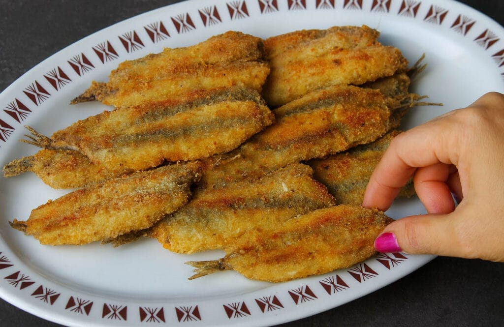 Le faccio senza friggerle e vengono croccanti lo stesso: il trucco per fare le alici croccanti ma con molte meno calorie (140 Kcal)!