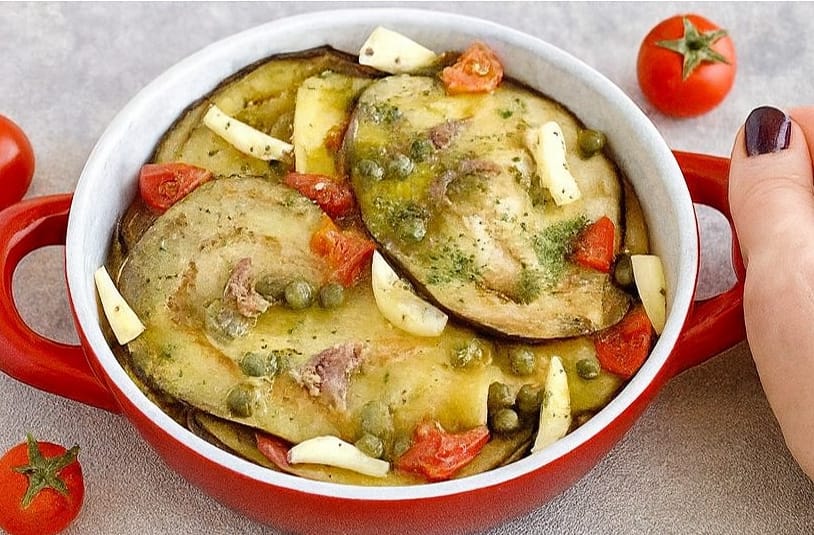 Le melanzane alla mediterranea come si facevano una volta: a strati, con acciughe, capperi e origano ( e sono ancora più buone il giorno dopo)