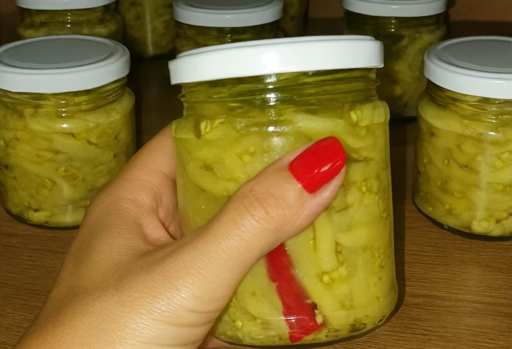 Ne faccio tanti barattoli in estate, così le mangio tutto l’anno: le mie melanzane sott’olio fatte in casa come quelle di una volta!