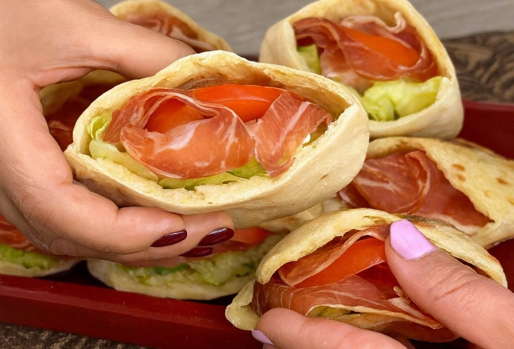 Si gonfiano in padella in pochi secondi, non serve il forno: i miei panini palloncino pronti da farcire tutti come voglio con solo 150 Kcal!