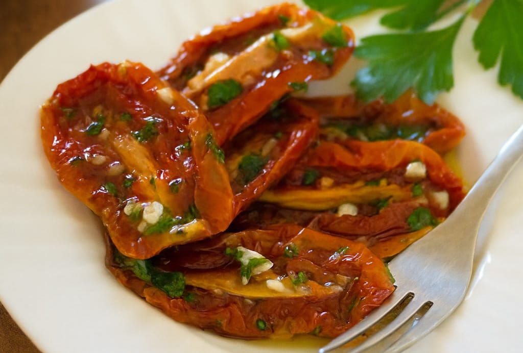 Ogni estate li preparo così e mi durano per tutto l’inverno: pomodori secchi sott’olio fatti in casa, me li invidiano tutti!