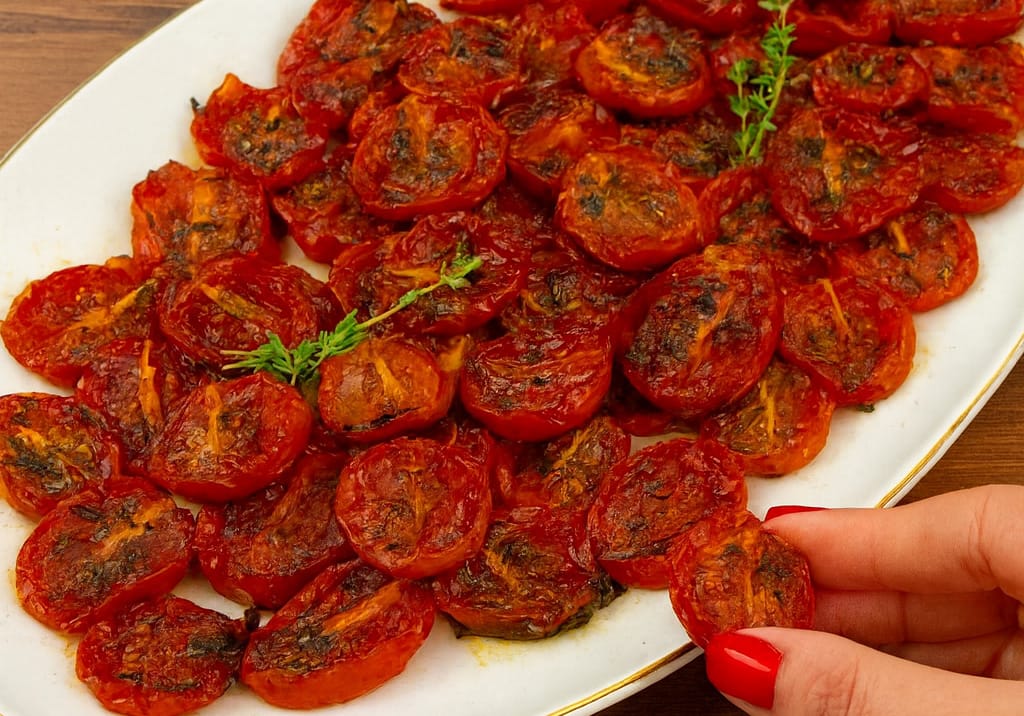 Non li ho fritti ma li ho lasciati in forno e sono diventati il contorno più buono che abbia mai fatto: credimi che vorrai metterli ovunque come faccio io!