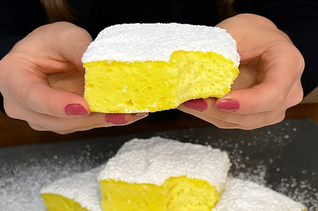 Il mio segreto per restare in forma anche mangiando dolci? Uso la ricotta e preparo questi quadrotti al limone che sono la fine del mondo!
